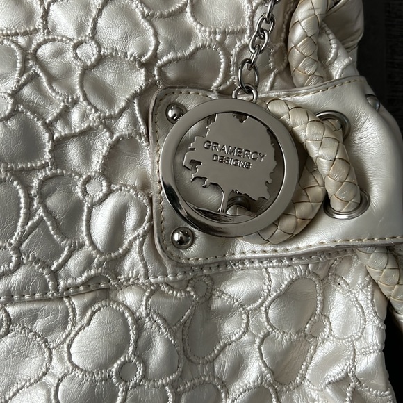 Vintage Gramercy Designs carry all shoulder bag with textured flowers - Picture 2 of 12